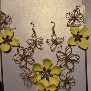 NWT Adrienne Vittadini flowers necklace set
